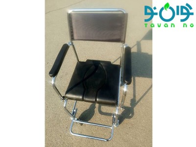 ویلچر چهار چرخ کوچک با کفی طبی ضدآب 689U